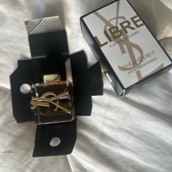 Yves Saint Laurent Libre Flowers & Flames Eau de Parfum - White & Gold Box - Picture 6 of 6